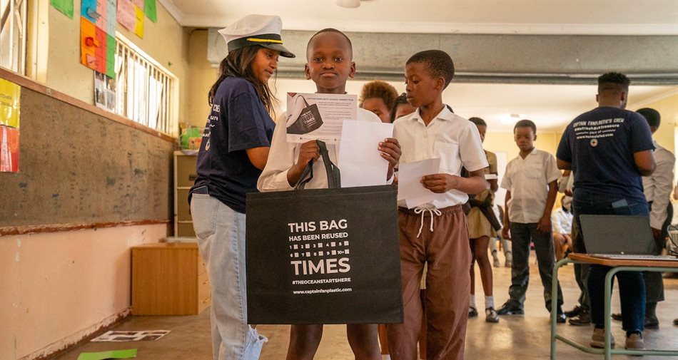 Enhancing environmental literacy: Introducing Captain Fanplastic and the Black Mermaid