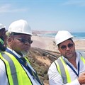 Mark Caruso when he was still executive at Mineral Commodities with Minister of Mineral and Energy Resources Gwede Mantashe in February 2019. Caruso is pursuing defamation claims against environmental activists. Archive photo: DMR
