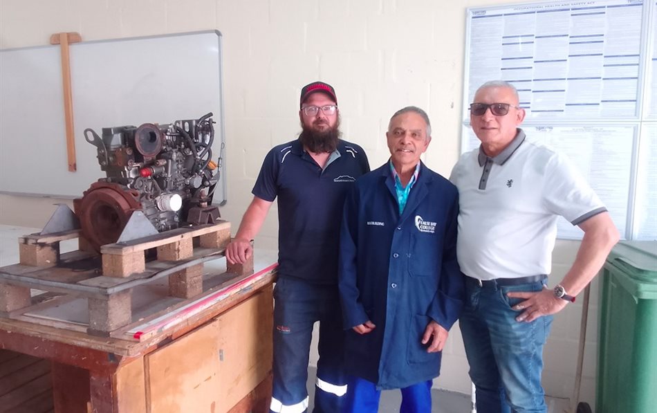 Inboard motor for training: Che Steyn (Seascape Marine), Godfrey Samuels, Achmat Geyer