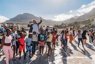 Captain Fanplastic teams up with Secret Sunrise for a unique dance cleanup for nature