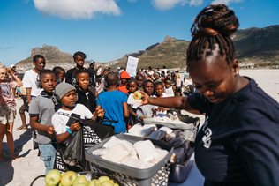 Captain Fanplastic teams up with Secret Sunrise for a unique dance cleanup for nature