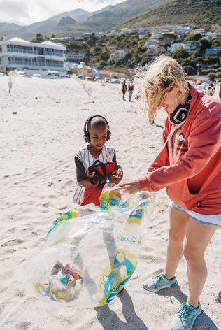 Captain Fanplastic teams up with Secret Sunrise for a unique dance cleanup for nature