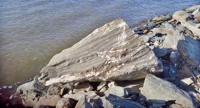 Rocks on the coffer dam wall.