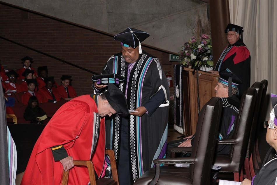 &#x201c;Yster&#x201d; Rassie Erasmus receives honorary doctorate