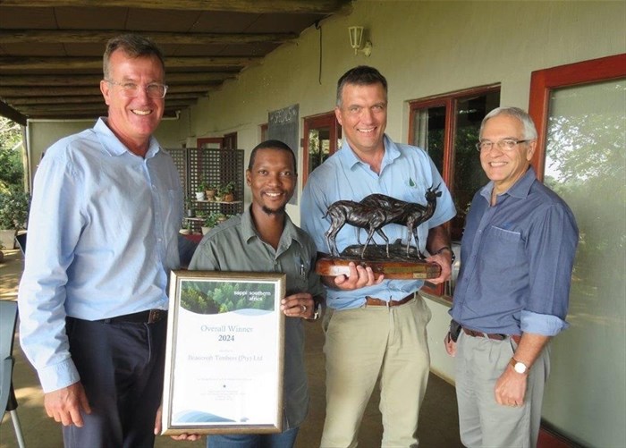 From left to right: Jaap Van den Berg, Logistics, Fibre and Resources Manager, Sappi; Sihle Ndlovu, Forester, Braecroft & CHEP SSA; Gordon McKenzie, Senior Manager, Forestry, Braecroft & CHEP SSA; Axel Jooste, Sappi FSC® Group Scheme Manager
