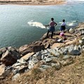 The Umgeni River mouth is a popular recreation area in Durban, but is chronically polluted by sewage. Photo: Nokulunga Majola / GroundUp