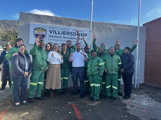 Source: Supplied. Western Cape Minister of Health and Wellness, Mireille Wenger, cuts the ribbon for the new Villiersdorp Ambulance Station. With her is Overberg District Mayor, Ald Sakkie Franken, chairperson of the standing committee for health and wellness Memory Booysen, member Duwayne Jacobs, EMS director Craig Wylie and EMS staff.