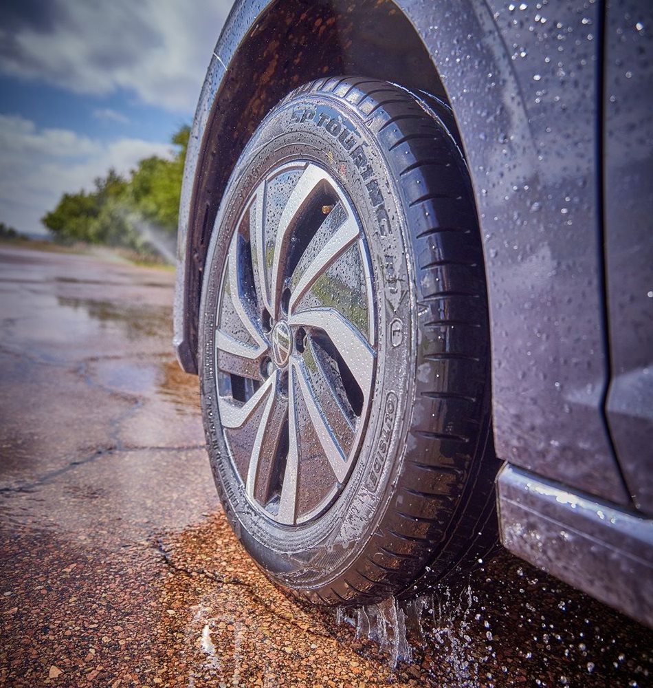 Dunlop unveils the SP Touring R1 L