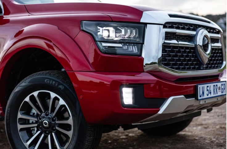 Default 18-inch wheels are clever spec. A complex turbopetrol powertrain needs to woo diesel followers.