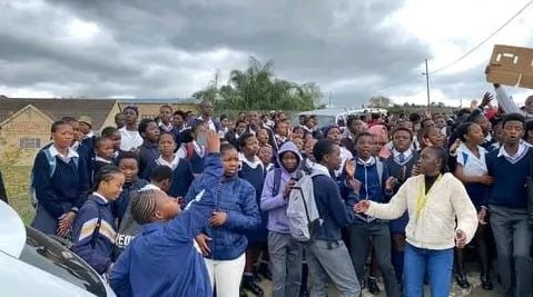 Parents and learners protested outside Copesville Secondary School where there is no water or electricity because the municipality has not been paid by the education department. Photo: Loyiso Dyongman