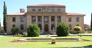 The Supreme Court of Appeal has slammed former judge president John Hlophe for meddling in a straightforward eviction case. Photo: Ben Bezuidenhout via Wikimedia (CC BY-SA 4.0)