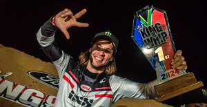 Julien Vanstippen defends King of the Whip title