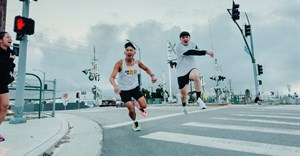 Two athletes running in the Las Vegas speed project campaign. Source: apple.com