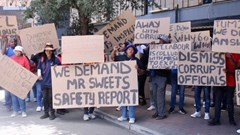 Mr Sweet workers picketed outside the Department of Labour’s office in Germiston during their 11-week strike. Archive photo: Kimberly Mutandiro / GroundUp