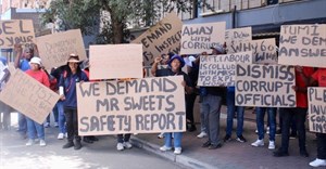 Mr Sweet workers picketed outside the Department of Labour’s office in Germiston during their 11-week strike. Archive photo: Kimberly Mutandiro / GroundUp