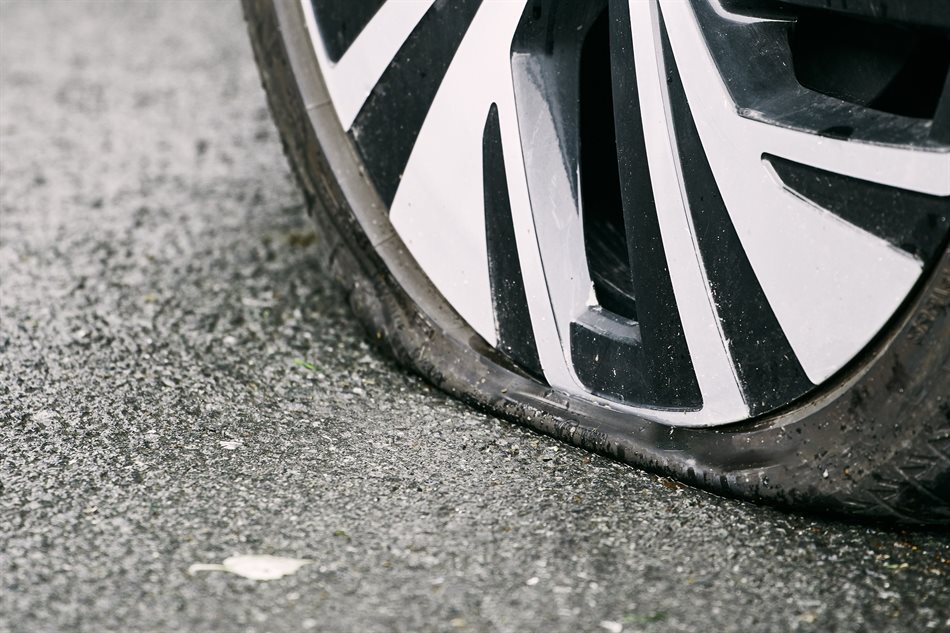 A punctured tyre presents unexpected danger on the road. Knowing how your tyre responds can make all the difference in staying safe.