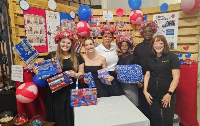 Margolite Williams from SA Harvest with fashion students demonstrating their creative use of Blue Ribbons bags.