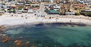 A drone image of oil at the main beach in Strandfontein on the West Coast. Photo: Tania Fouche / GroundUp