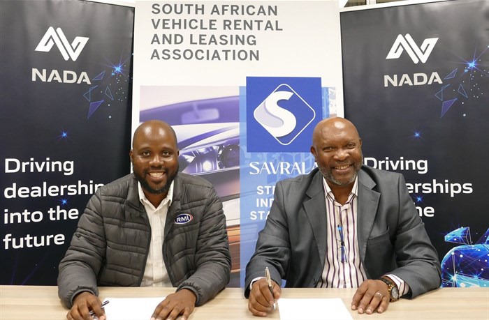 Ipeleng Mabusela and Sandile Ntseolane sign MoA | image supplied