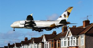 An Etihad Airways plane lands at Heathrow during Storm Isha in London, Britain, 22 January 2024. Reuters/Matthew Childs/File Photo