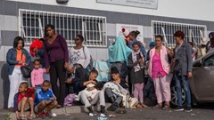 Sassa presented its audit action plan to Parliament on Wednesday. Archive photo of people queueing for social grants in Eerste River in 2018. Photo: Ashraf Hendricks / GroundUp