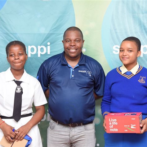 Lucky spot prize winners from Glenhills Secondary School and from Nonhlevu Secondary School receive their prizes from Stanger Mill general manager, Mthokozisi Jali
