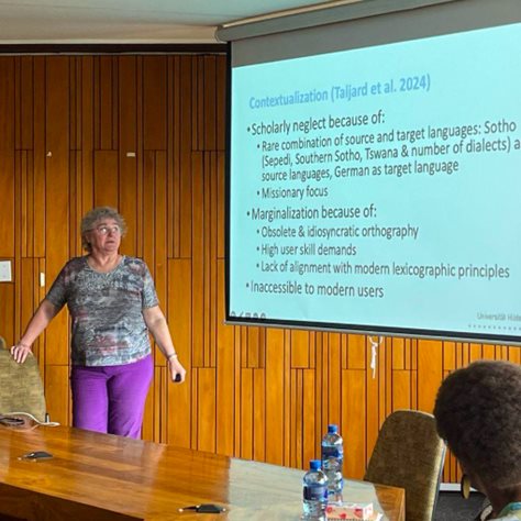 Dr Gertrud Faaß during a workshop at Unisa on advanced corpus linguistic skills