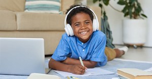 Digital vs traditional: A side-by-side comparison of learning outcomes in 2025