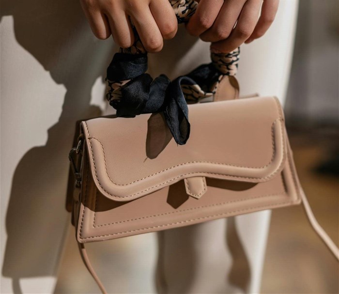 Photo by Alena Darmel via