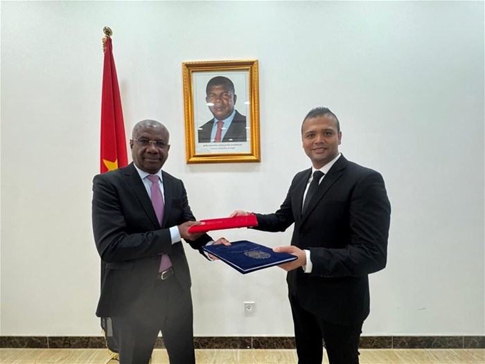 JCDecaux Angola Airport Signing