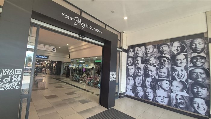 Dihlabeng mall entrance with YSIOS campaign