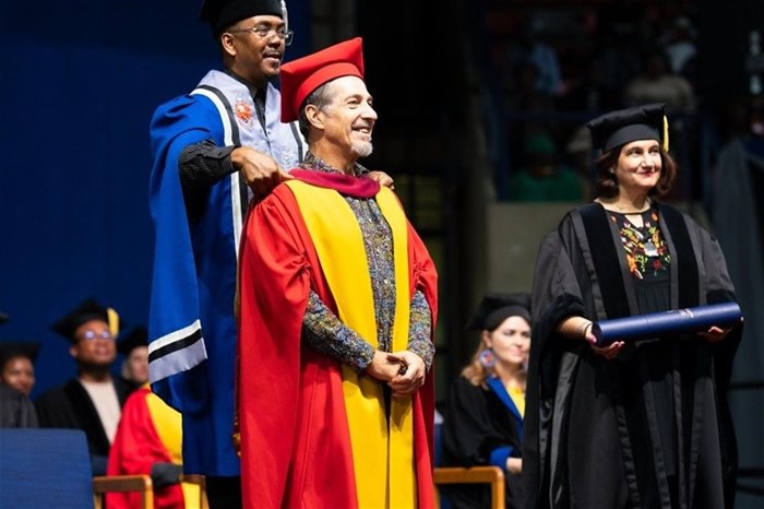 Jonathan Shapiro being hooded by Mr Wallace Isaacs at the graduation ceremony.