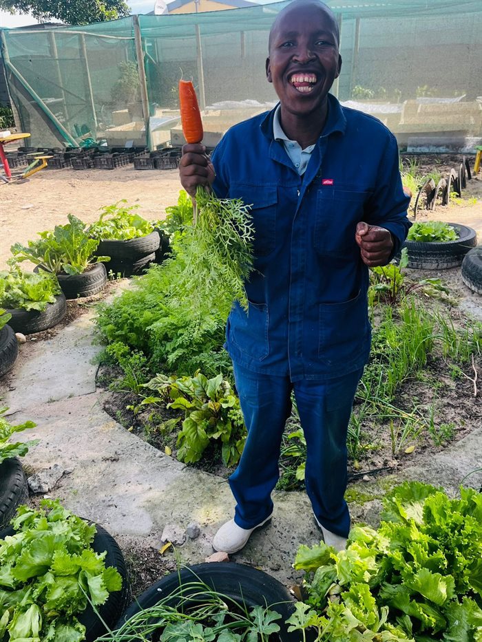 Food gardens connect: Bridging the gap betwen poverty and economic opportunities
