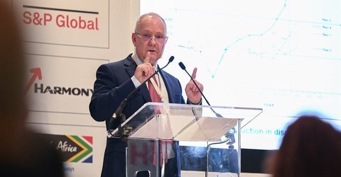 Mark Cutifani delivering the keynote address on day one of the London Indaba. Image supplied.