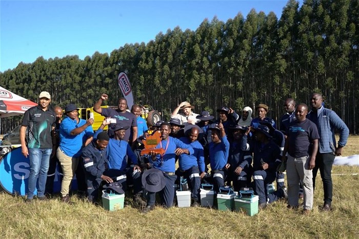 The Sakhisizwe team from Mooiplaas, winners of the KZN Big Fire Tender Truck category, pictured with Sappi Forests KZN GM, Mark Barnardo (far left).