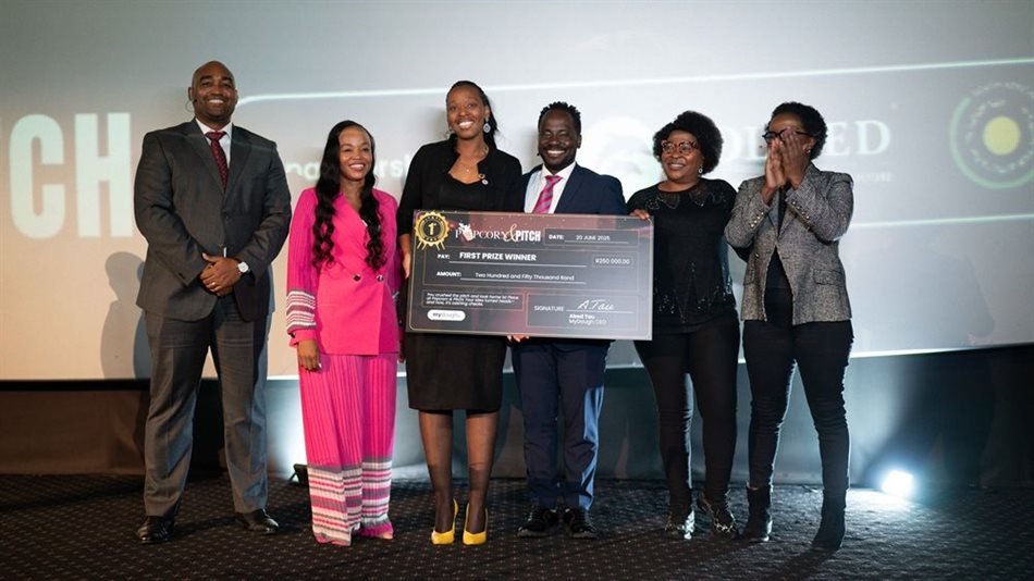 From left to right: Gladwyn Leeuw, Thabelo Raphala, Sarah Motshwane, Abed Tau, Neo Khauoe and Nontokozo Madonsela.