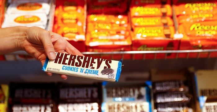 An employee shows a Hershey's chocolate bar made in USA in the &quot;American lifestyle&quot; store in Berlin, Germany, 13 August 2018. Reuters/Fabrizio Bensch/File Photo