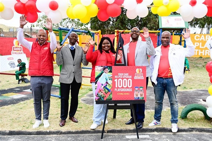 Pictured: Ngange Ngxiki (Sasko Bakeries - Gauteng cluster lead); Potledi Ngoepe (Deputy Director Sports and Enrichment, Department of Basic Education); Thandolwethu Madliki (Sasko senior brand manager); Nico Moloto (PepsiCo corporate affairs director); and Dr Sibusiso Ntshangase (education psychologist) at Ikaneng Combined School, Soweto to celebrate the Sasko Siyasizana 1,000 playgrounds milestone.