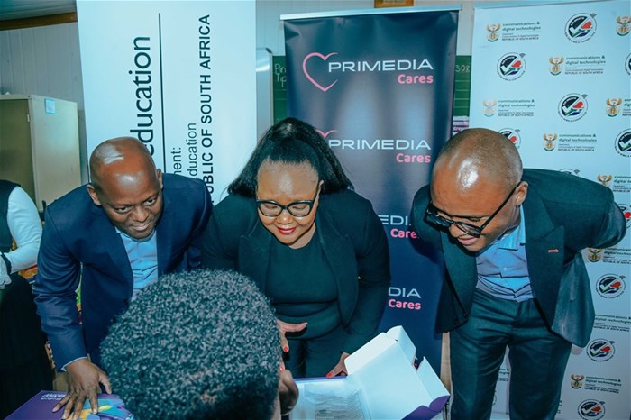 Glenvista Primary School receives tablets in significant handover ceremony