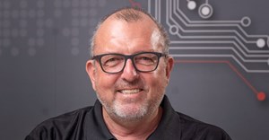 Balancing innovation and stability: the retailer's dilemma