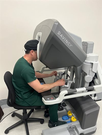 Dr Danelo du Plessis performing the surgery. Image supplied.