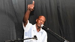 Source: © Al Jareera The people’s poet, Mzwakhe Mbuli has called for the dissolution of the South African Music Rights Organisation board