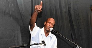 Source: © Al Jareera  The people’s poet, Mzwakhe Mbuli has called for the dissolution of the South African Music Rights Organisation board