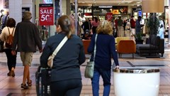 Woolworths profit falls on weak Country Road chain