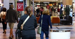 Woolworths profit falls on weak Country Road chain