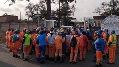 Refuse workers block the gates to Durban’s solid waste depot. Photo: Tsoanelo Sefoloko / GroundUp