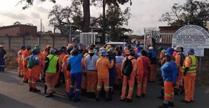 Refuse workers block the gates to Durban’s solid waste depot. Photo: Tsoanelo Sefoloko / GroundUp