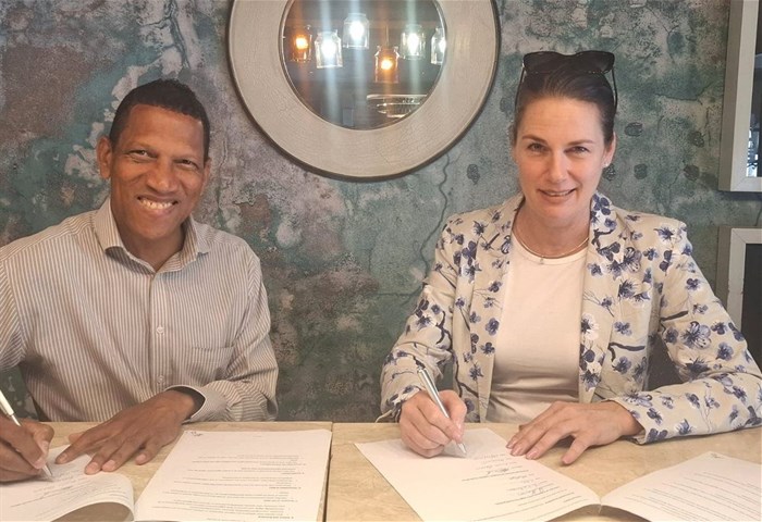 From left to right: Elvin Harris: President – Chartered Institute of Logistics and Transport South Africa (CILTSA) and Ingrid du Buisson: Chief Executive Officer – Institute for Customs and Freight Forwarding (ICFF)