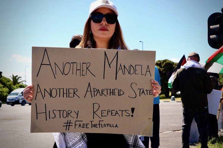 Ayesha Bagus brings attention to the detention of Mandla Mandela.