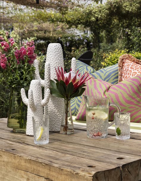 Summer entertaining trends: Hosting like a goddess indoors and outdoors